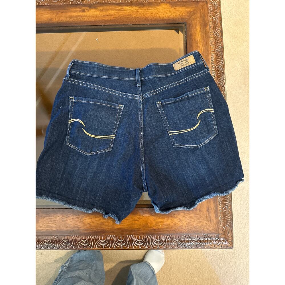 Women’s Levi’s Signature Distressed Jean Shorts. Size 31” - Picture 3 of 3